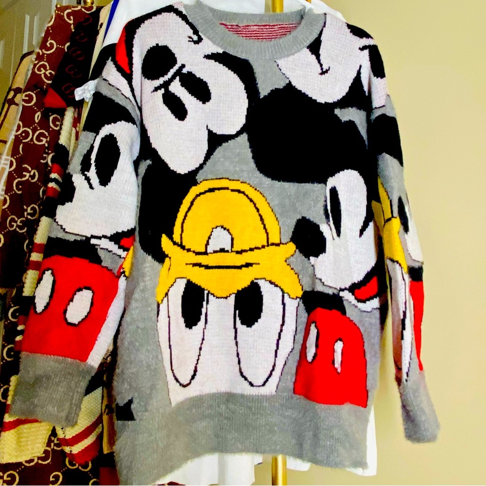Thick and super cute Mickey sweater